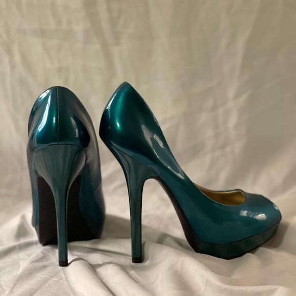 FERGIE SIZE 7 NEW - Picture 3 of 4